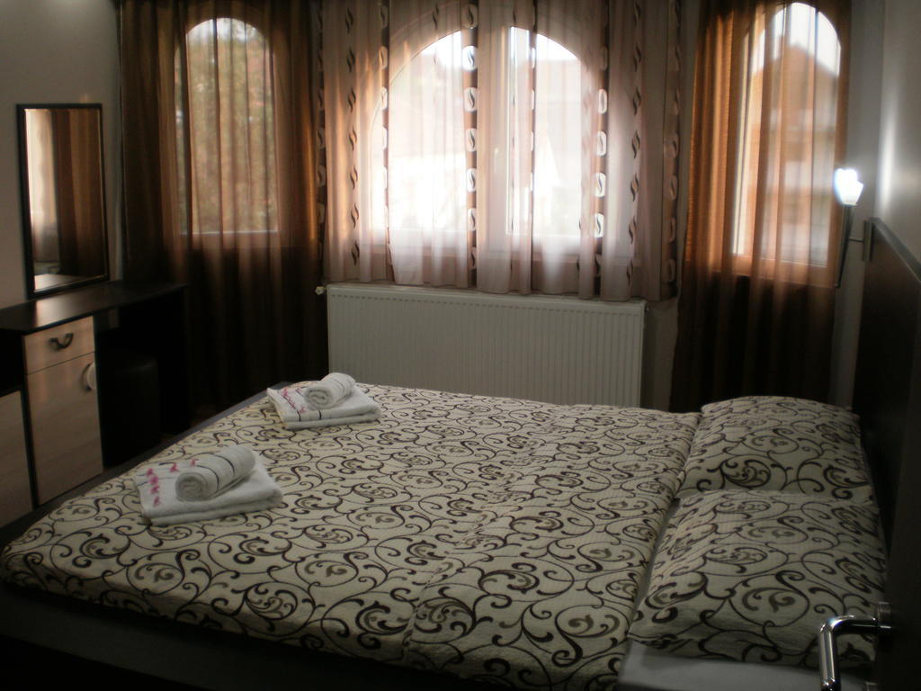 Garni Hotel Kaca Kragujevac Oda fotoğraf